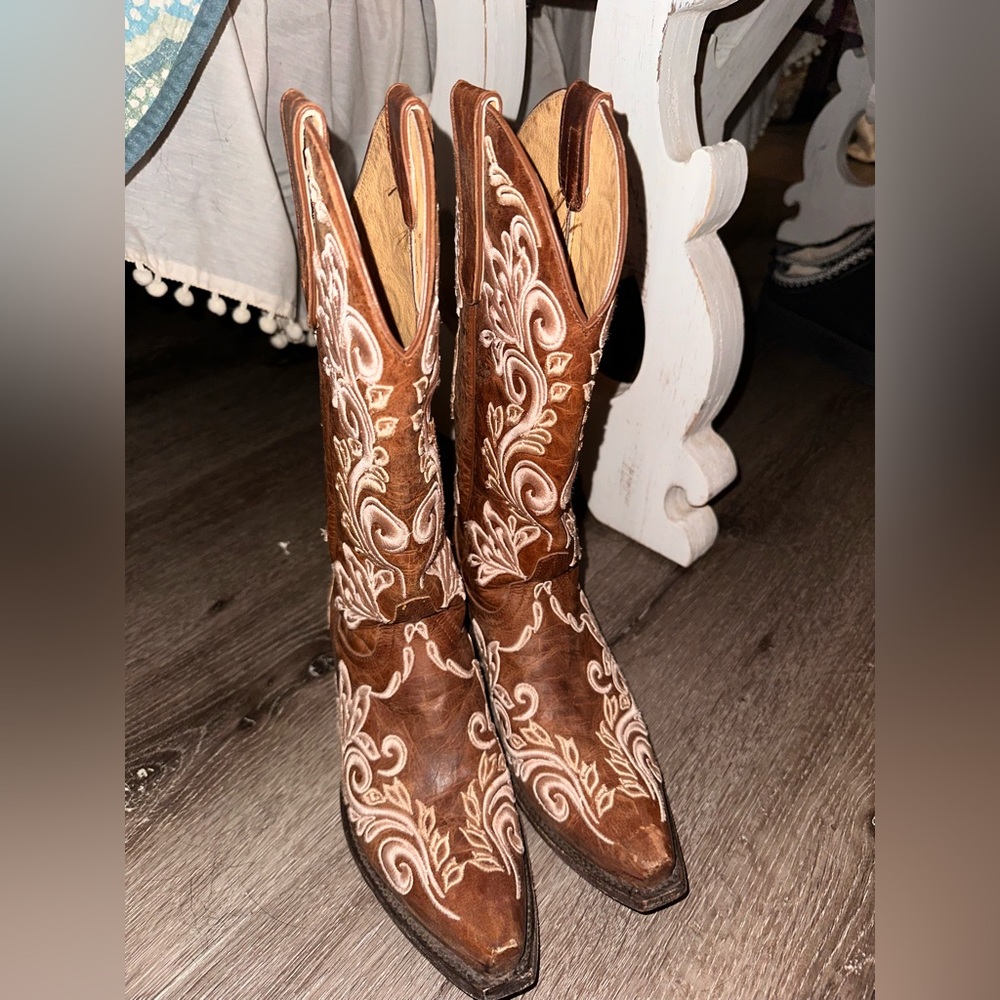 Calendar’s boots